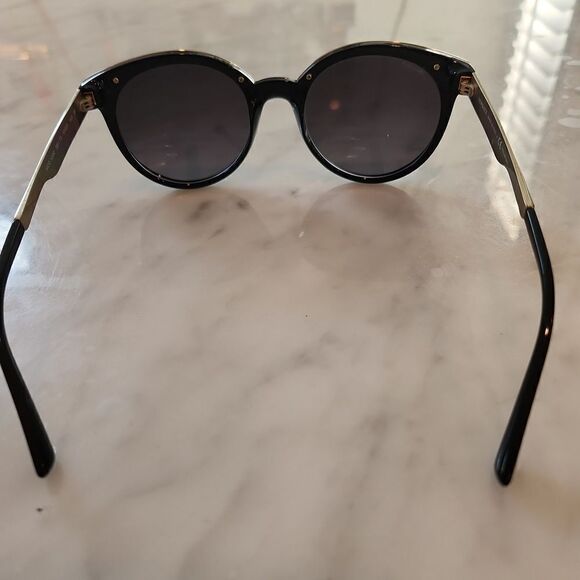 Versace polorized black and gold sunglasses - Picture 4 of 5